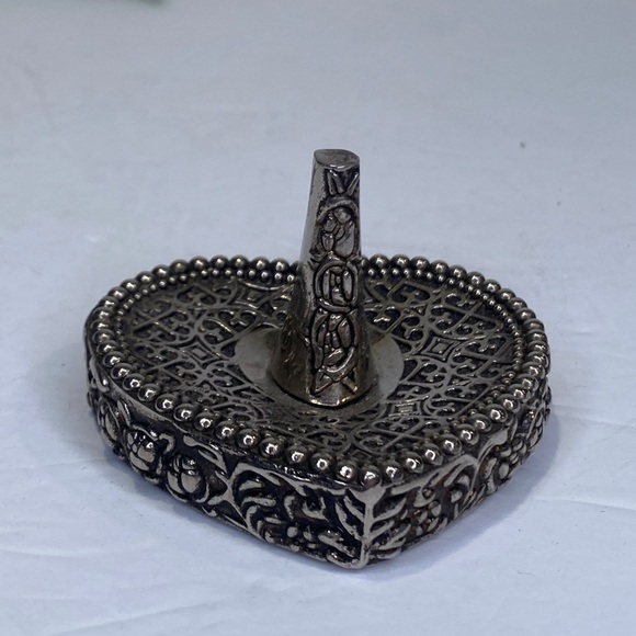 International Silver Company Silver Plated Heart Shaped Ring Holder - Picture 1 of 5
